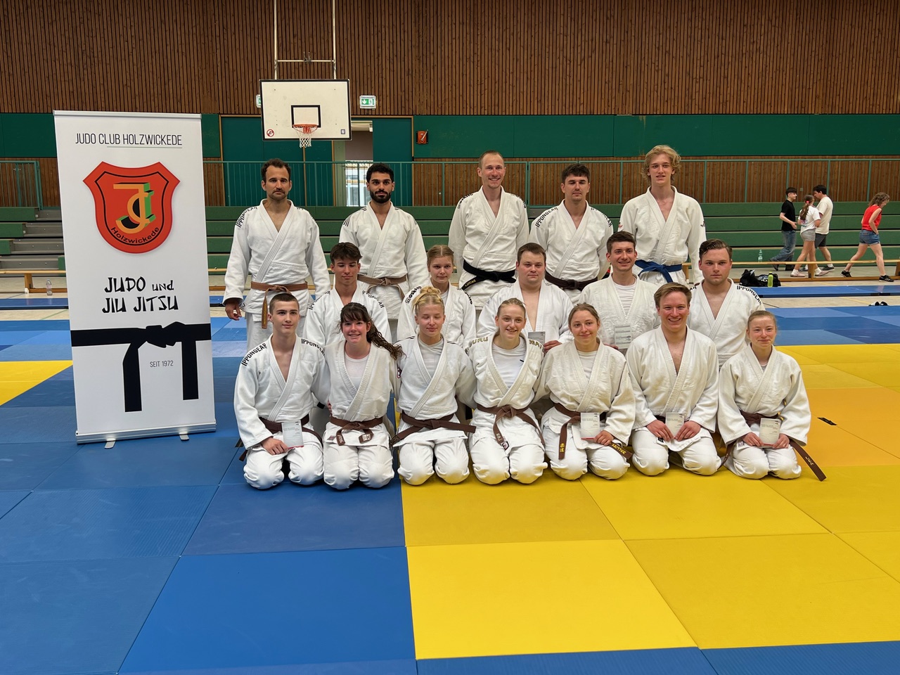 15 Judoka meistern ersten Schritt zum Schwarzgurt
