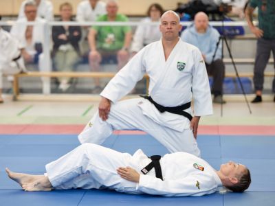 Katame-no-kata: knieend Jörg Schröder, liegend Jennifer Frey