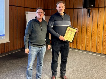 Silberne Ehrennadel für Bernd Kusen
