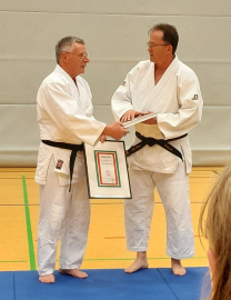 Engelskirchener Judoka-Urgestein Karl-Ludwig Fischer wurde geehrt